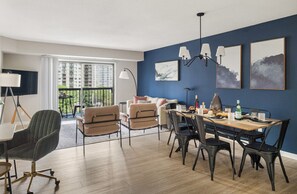 Smart TV, offices - Cozy Oasis: Sleeps 7 | King Bed | Prime Location (Arlington)