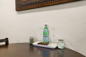 Dining - Eagle Nest Retreat | Modern Studio in the Heart of Eagle (Eagle)