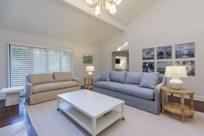 Smart TV - 6995 Muirfield: Pet Friendly 4 Bedroom Sea Pines Villa (Hilton Head)