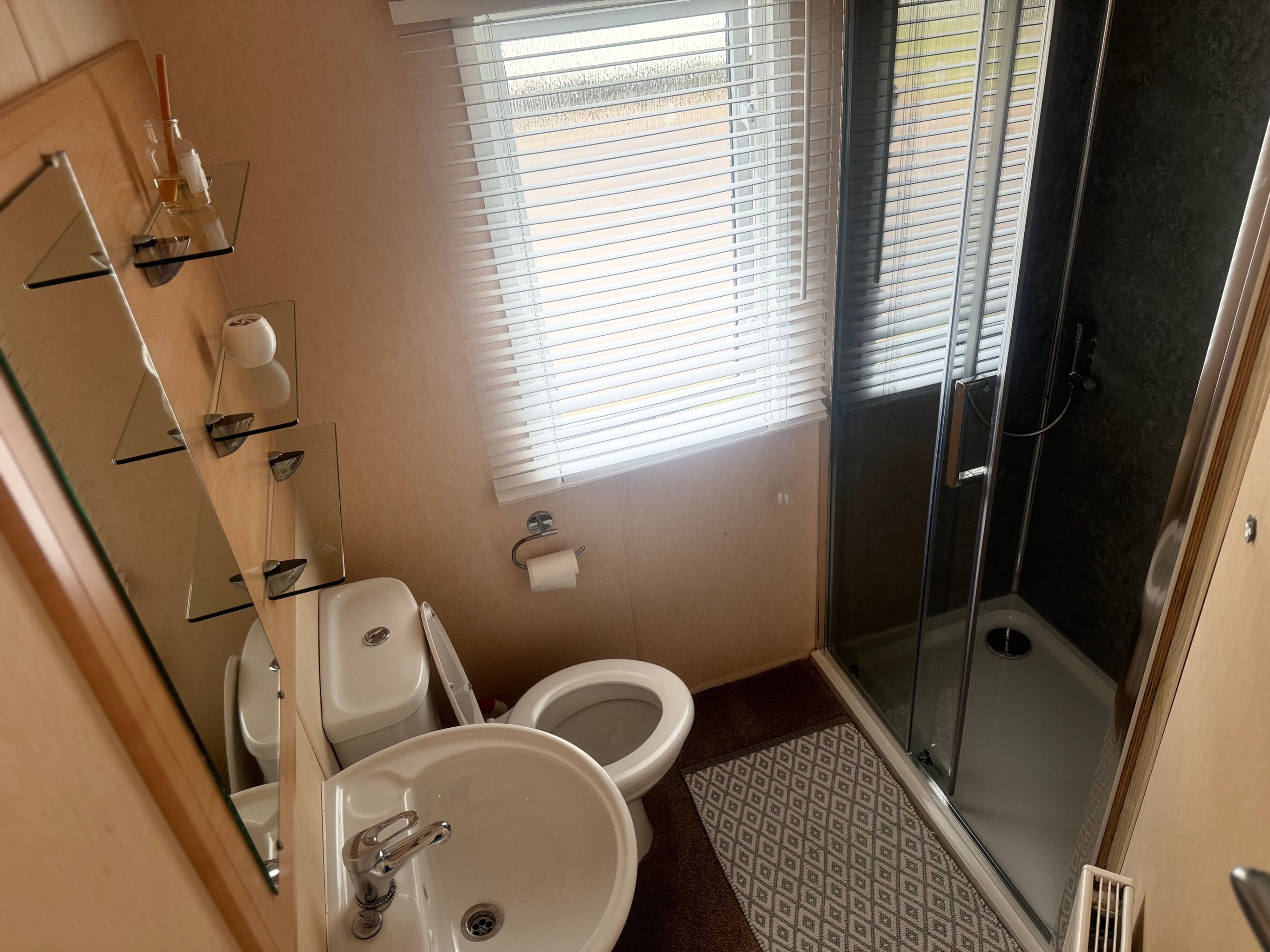 Cabin | Bathroom | Shower, hair dryer