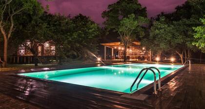 Eco-friendly Eighth Wonder lodge bedroom resort with AC, Wi-Fi in Sigiriya