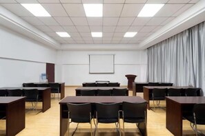 A conference room with a whiteboard, a projector screen, and a large window with curtains. - Yuejia Hotel (Xuancheng Jingtingshan Branch) (Xuancheng)