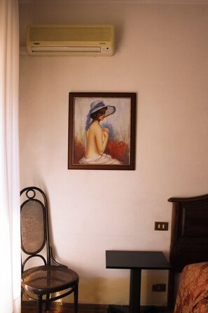 Basic-Dreibettzimmer, Nichtraucher, Haustiere gestattet | Zimmerausstattung