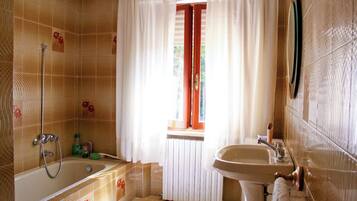 Basic Quadruple Room, Non Smoking, Pets Allowed | Room amenity