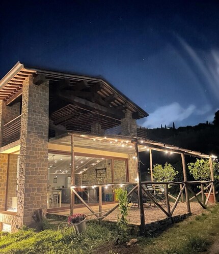 TUSCANY DETACHED HOUSE INCREDIBLE PANORAMA, LARGE GARDEN 5 MIN FROM AREZZO