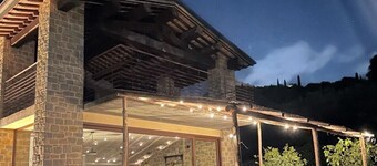 TUSCANY DETACHED HOUSE INCREDIBLE PANORAMA, LARGE GARDEN 5 MIN FROM AREZZO