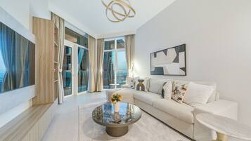 55–tuumainen äly-TV, jossa kaapelikanavat