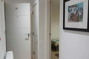 2 habitaciones, tabla de planchar con plancha y wifi gratis 