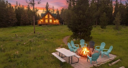 KABINO: NEW! Hot Tub Sauna 45 min to Yellowstone