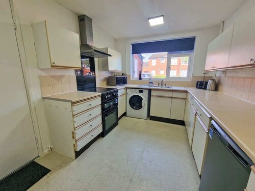 3 Bedroom Northenden Home by City SuperHost