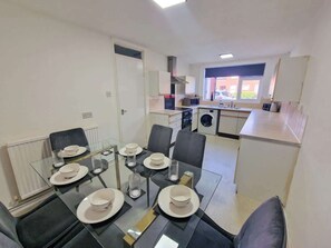 Dining - 3 Bedroom Northenden Home by City SuperHost (Wythenshawe)