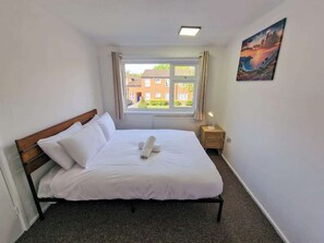 3 bedrooms, iron/ironing board, WiFi