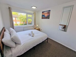 3 bedrooms, iron/ironing board, WiFi - 3 Bedroom Northenden Home by City SuperHost (Wythenshawe)