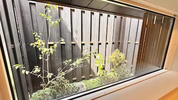 Villa, Gartenblick | Badezimmer