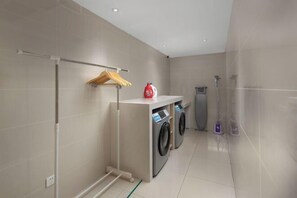 Children's robes - Echarm Hotel (Guangzhou Beijing Road Pedestrian Street Tianzi Pier) (Guangzhou)