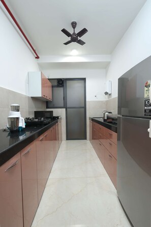 Refrigerador, microondas, horno, placa de cocina