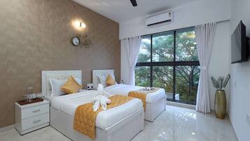 3 bedrooms, desk, iron/ironing board, WiFi