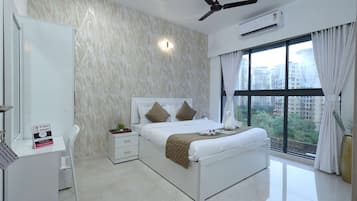 3 bedrooms, desk, iron/ironing board, WiFi