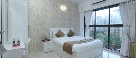 3 bedrooms, desk, iron/ironing board, WiFi