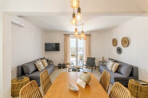 Grand Suite, Housekeeping, Sea View | Living area