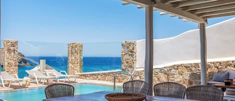 Grand villa, schoonmaakservice, uitzicht op zee | Terras