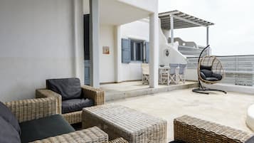 Suíte superluxo, serviço de arrumação, vista para o mar | Terraço/pátio