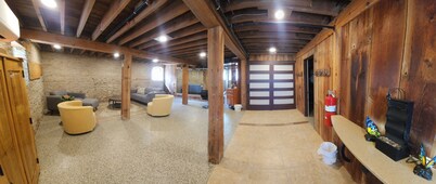 Charming historic barn with AC and WiFi in Plattsmouth