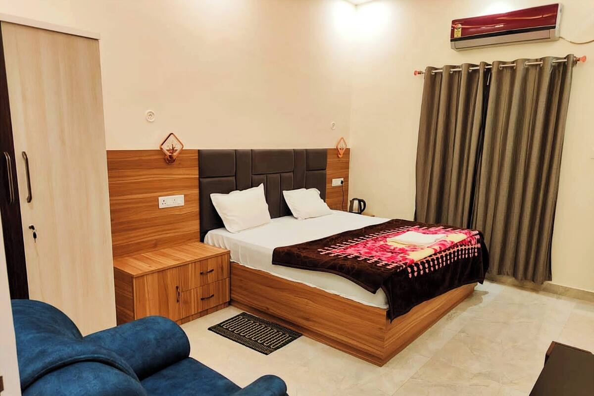 1 多间卧室、办公桌、笔记本电脑工作区、隔音