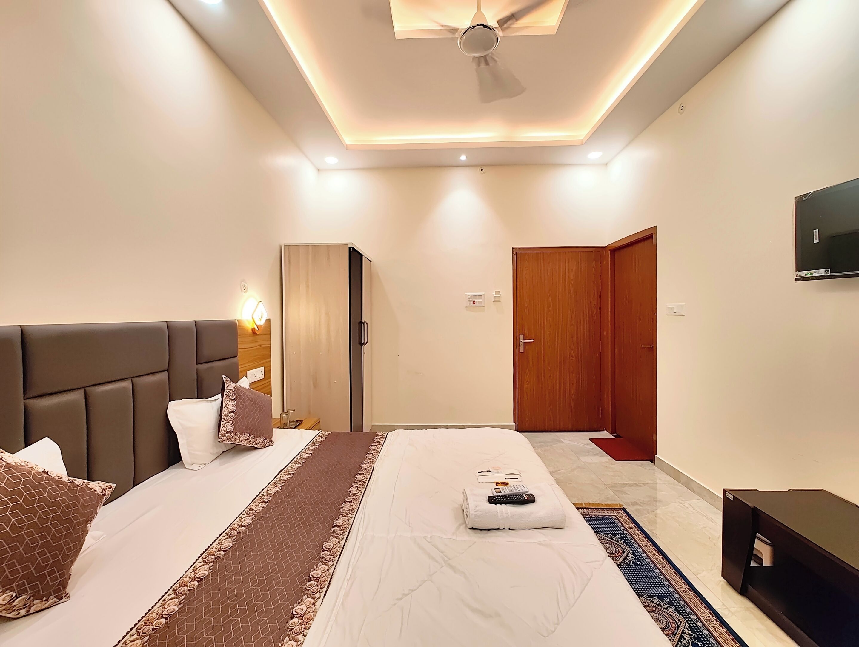 Superior tweepersoonskamer, airconditioning | Een bureau, een laptopwerkplek, geluiddichte muren, beddengoed