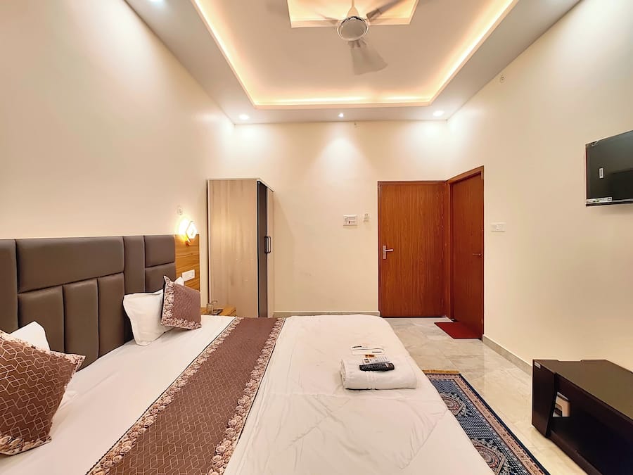 Escritorio y espacio para trabajar con laptop