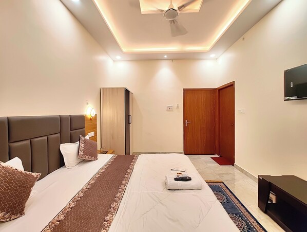 スーペリア ダブルルーム 冷房 | デスク、ノートパソコン用作業スペース、防音設備、ベッドシーツ