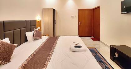 Hotel Vrindavan Palace Ayodhya