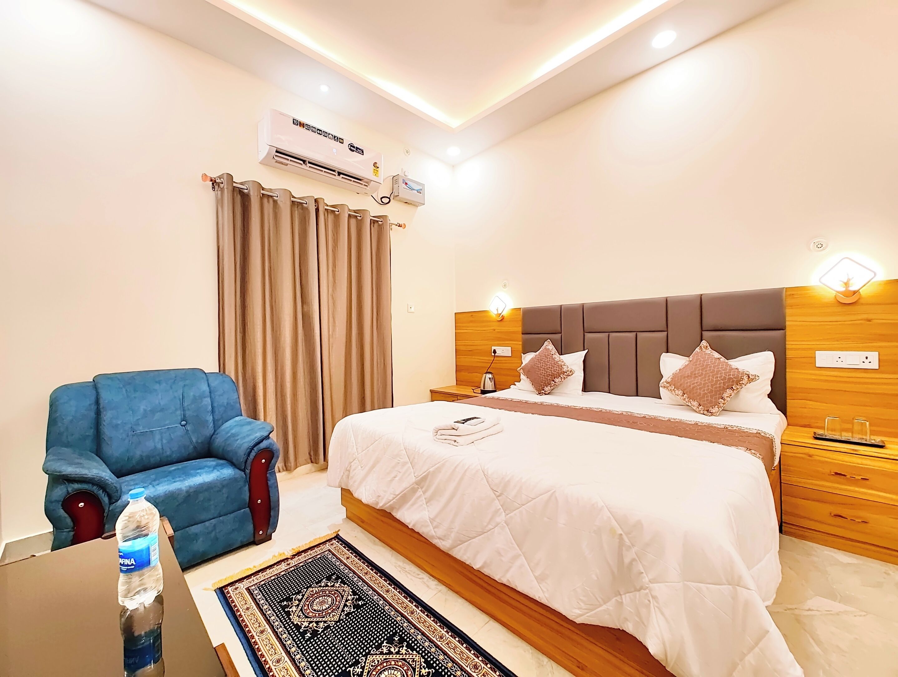 Deluxe tweepersoonskamer, airconditioning | Een bureau, een laptopwerkplek, geluiddichte muren, beddengoed