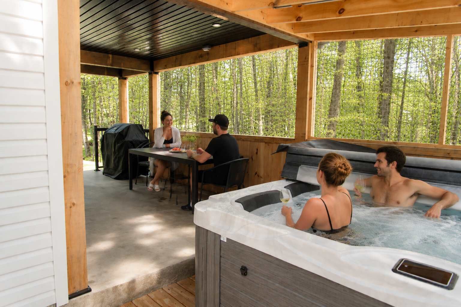 Bain à remous extérieur