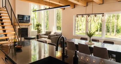 Lake, Spa and Pool Table | Le Gaia