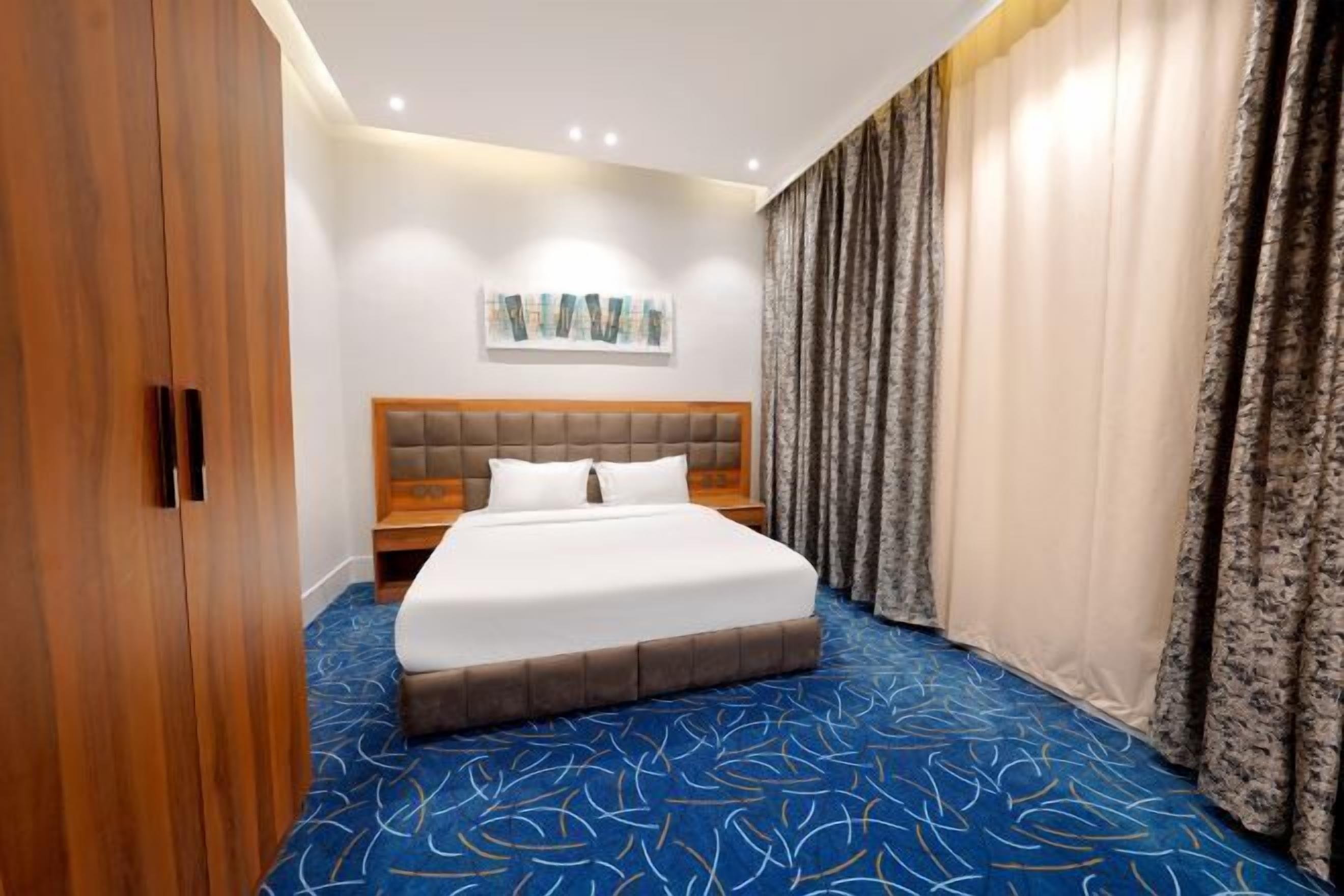 1 bedroom, in-room safe, laptop workspace, soundproofing