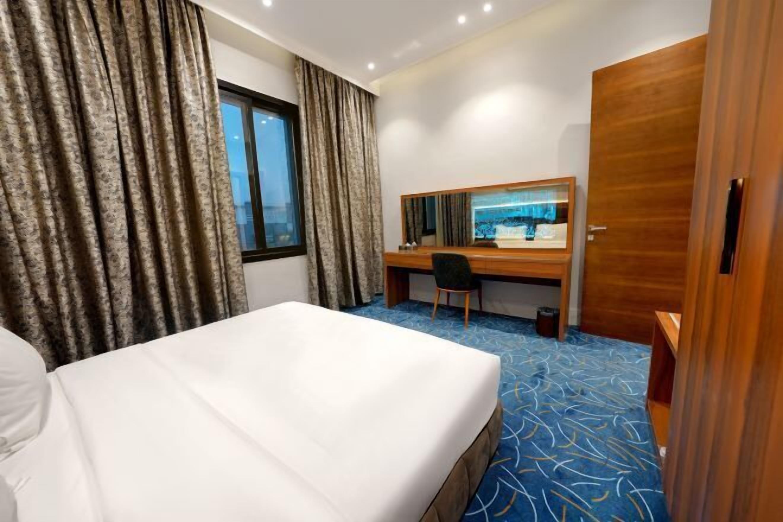 1 bedroom, in-room safe, laptop workspace, soundproofing