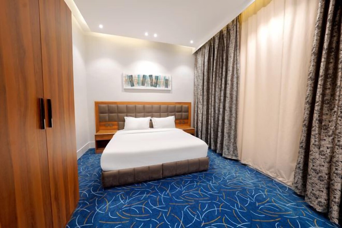 1 bedroom, in-room safe, laptop workspace, soundproofing