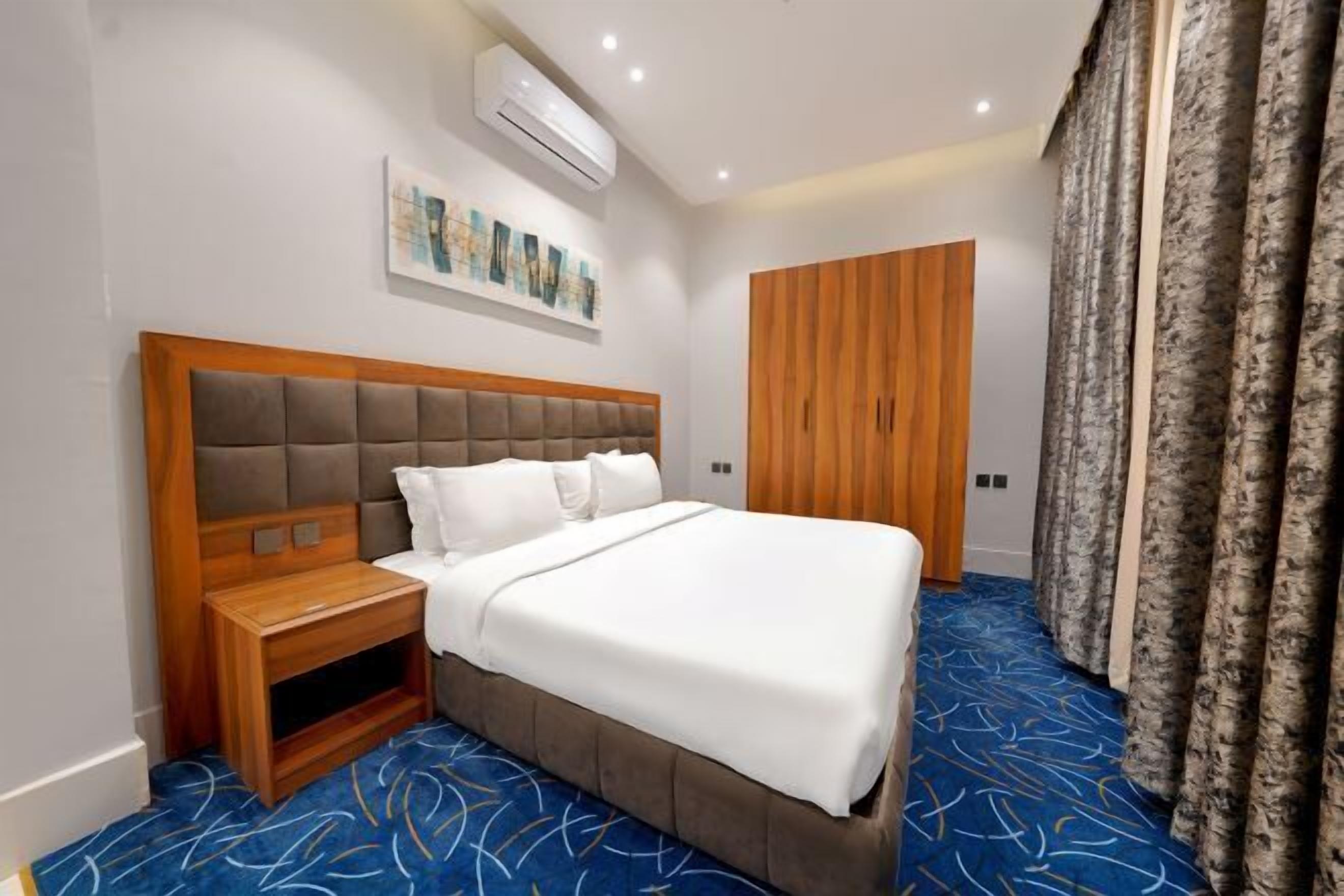 1 bedroom, in-room safe, laptop workspace, soundproofing