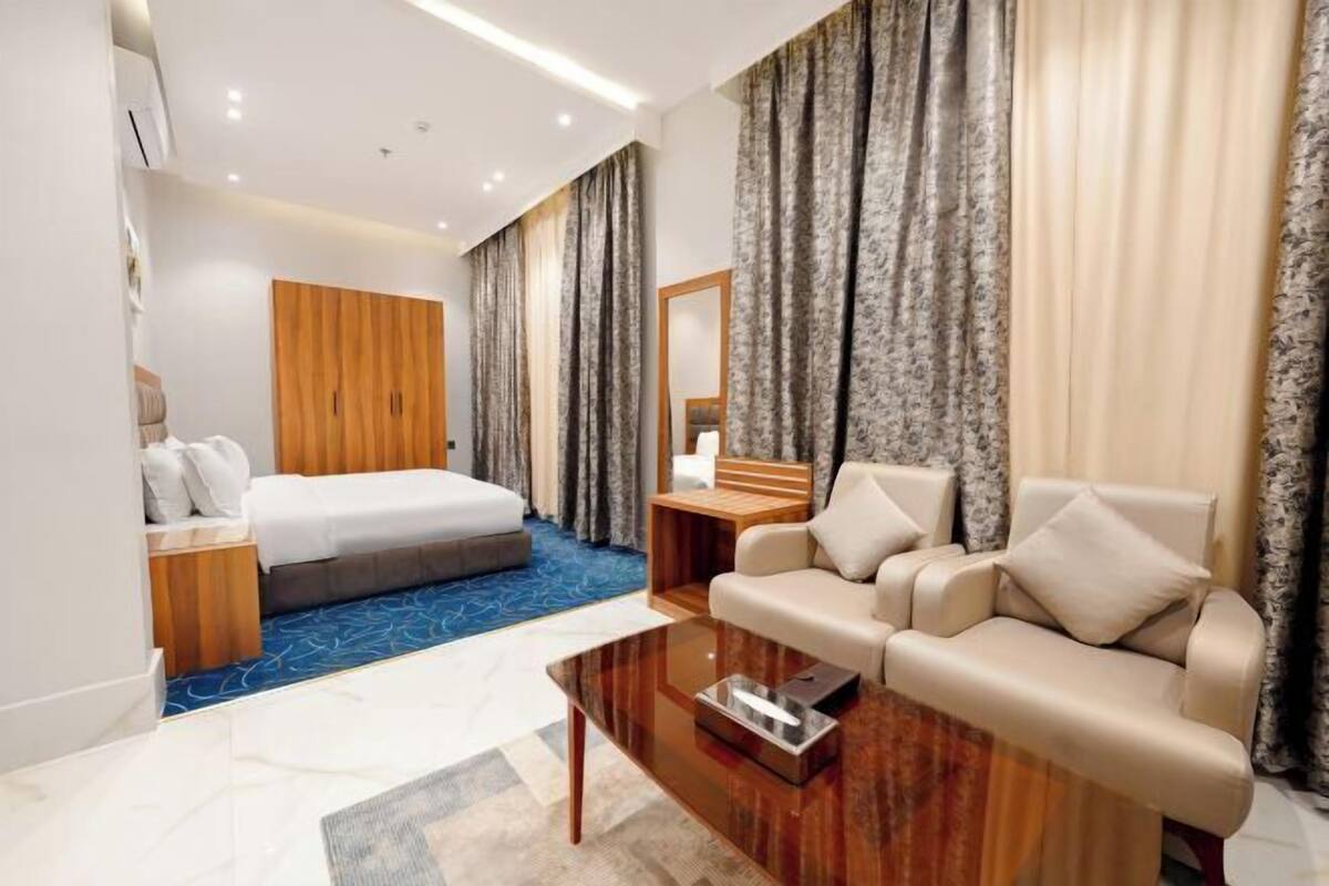 1 bedroom, in-room safe, laptop workspace, soundproofing