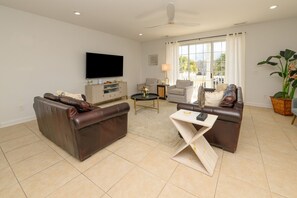 TV - 5 BR Walk to the Beach House with a Private Pool! Changes in Attitude (Surfside Beach)