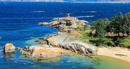 FOGAR DE AROUSA 3 minutes from the beaches, garden, barbecue, swimming pool.