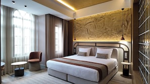 Suite monolocale Comfort | Una cassaforte in camera, postazione laptop, tende oscuranti