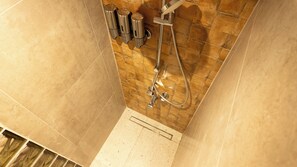 ヘアドライヤー、スリッパ、タオル、石鹸