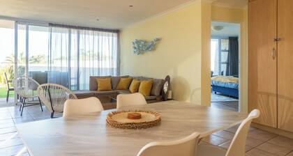 Ground floor apt. Central location. 350 metre walk to beach, restaurants & shops