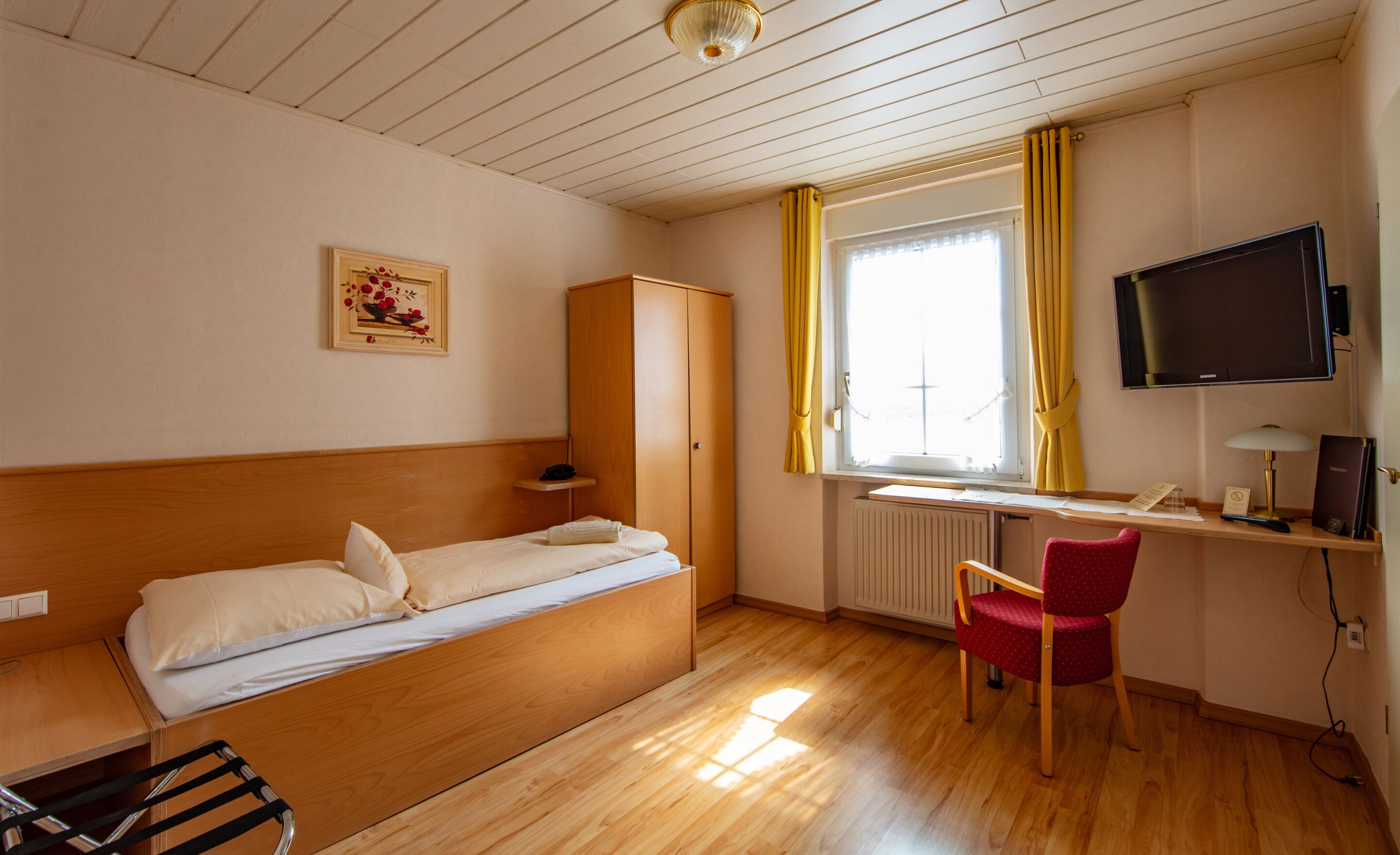 Superior Single Room, Private Bathroom, Vineyard View (EZ)