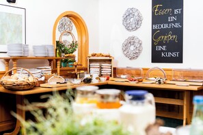 Desayuno bufé gratuito y diario