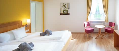 Chambre supérieure double, salle de bain privée, vue sur le vignoble (MB) | Coffre-fort, bureau, espace de travail pour ordinateurs portables