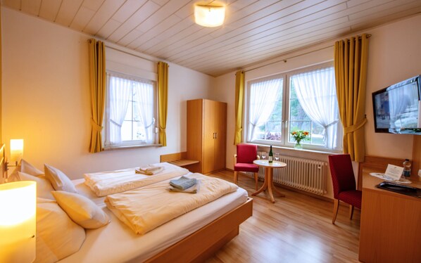 Standard Double Room, Ensuite (STD) | In-room safe, desk, laptop workspace, free WiFi