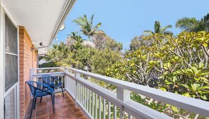 Property grounds - 17 Jordan Avenue - Bright and breezy 3-bedroom holiday house (Bonny Hills)